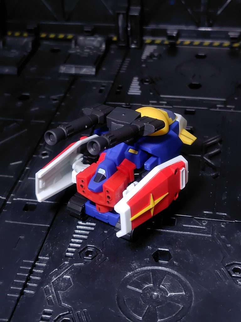 Gブル。いまだにこの形態の必要性が分からん。大事そうなとこ剥き出しだし、せめて前後逆でしょ(gundam-kao2)