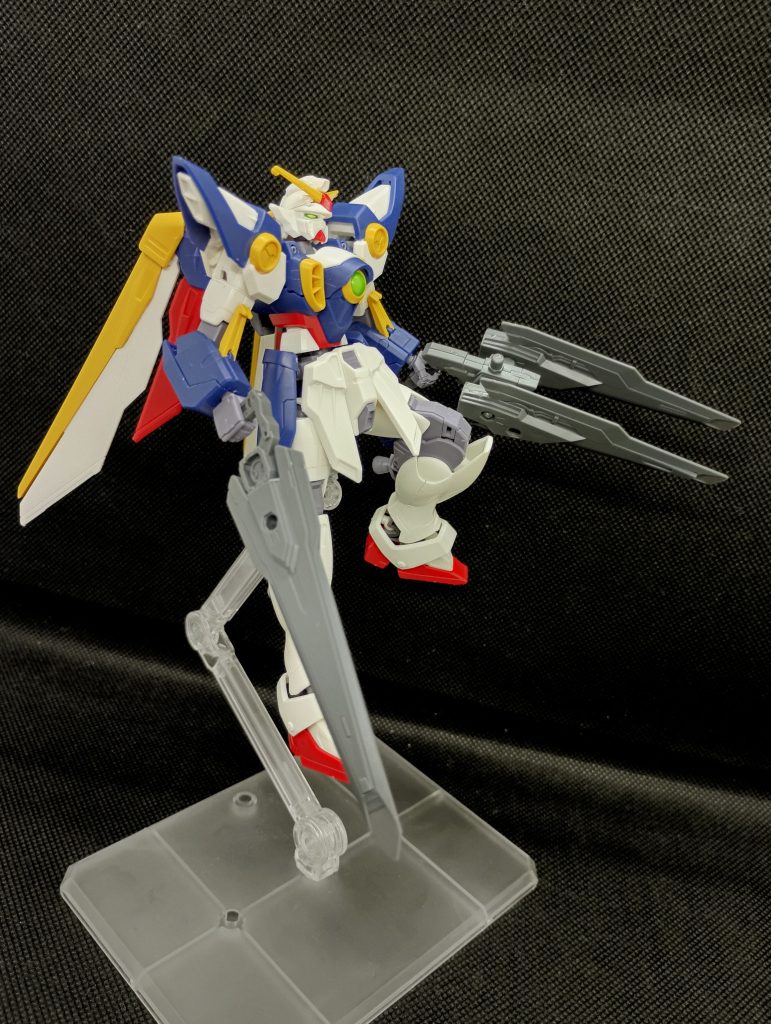 バインダーガン装備どことなくウイングゼロのドライツバークと似てるような……