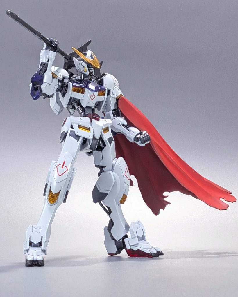 その他、首と腹を延長してプロポーションを調整。マントが重いので肩のポリパーツは30MMのKPS製の物に交換しました。