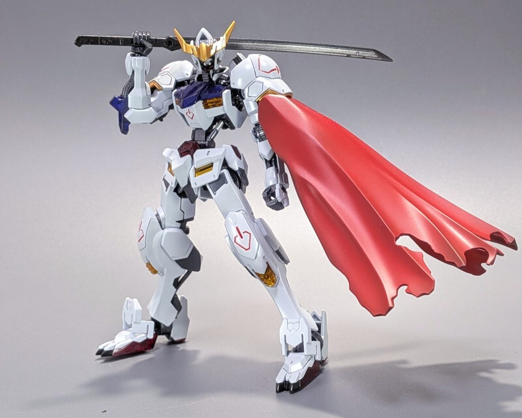 コトブキヤのMSGのマントパーツを加工して左肩に装着。メタルビルドを参考にしました。