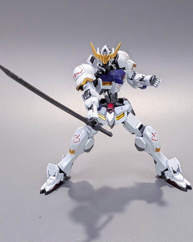 ホワイト部は感触系ホワイトの上からムーンストーンパールを吹き付け。赤い電源マークは水性塗料で塗装後にはみ出しをマジックリンで拭き取りました。