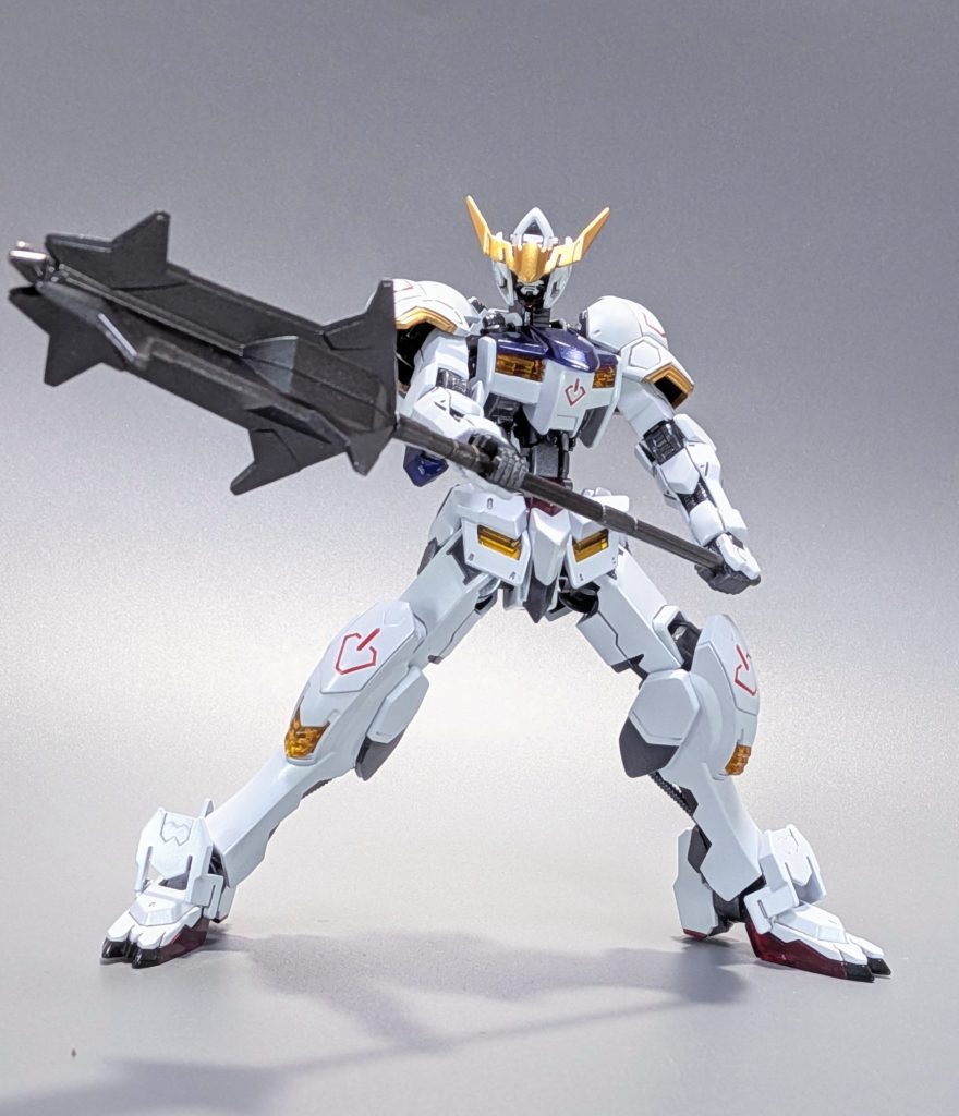 クリアーパーツはアンテナのみ普通にゴールドで塗装。メイスやフレームもメタリックカラーです。