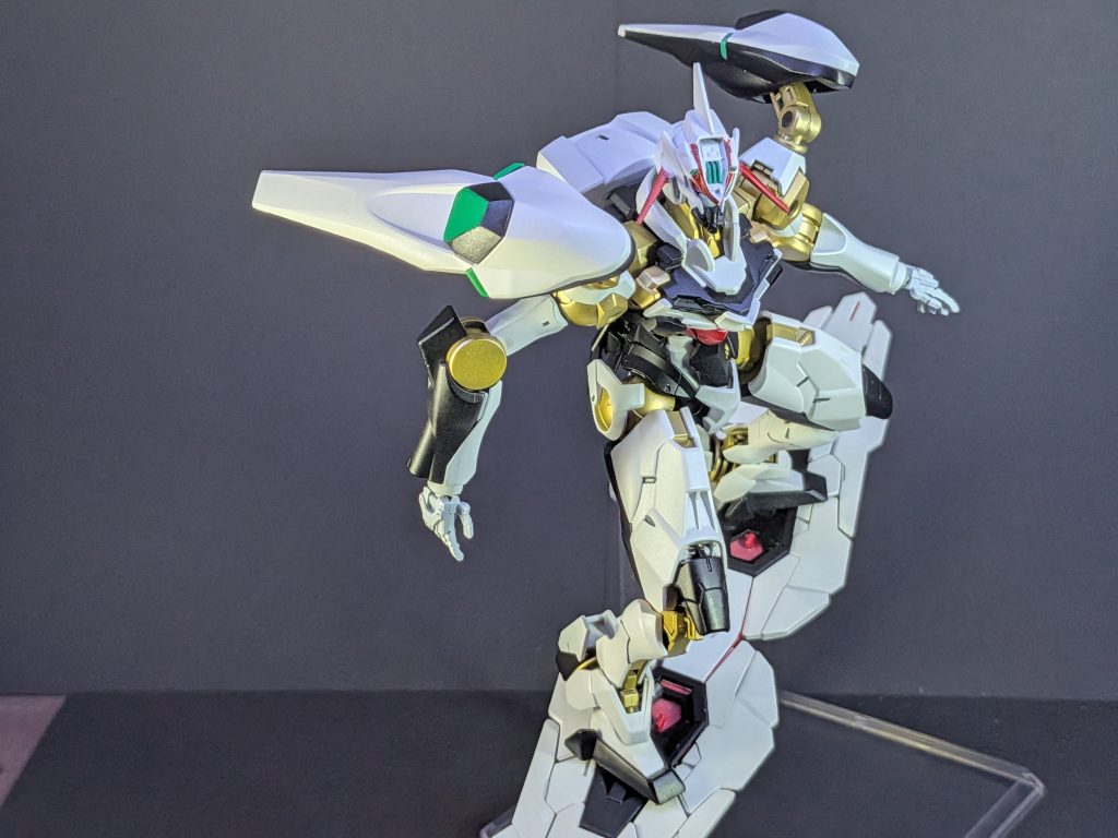 何番煎じですがニルヴァーシュのガンプラでの再現です。もしかしてファラクトの顔って似てる？と思い、勝手ながら他の方のも参考にさせて頂きながら作成しました。ほぼ水性塗料で塗装しています。