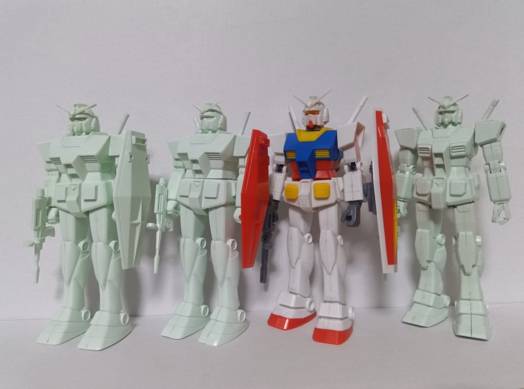 今週やっとRGガンダム2.0と白いガンダムが買えたので–2枚目/制作者：APR02