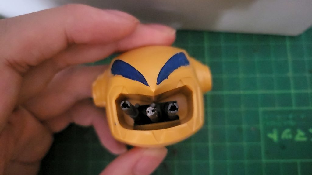 拡散ビーム砲の替わりにザクレロの口にガンダムのビームライフルを3つ装備(ジークアクスではガンダムを鹵獲しているため)