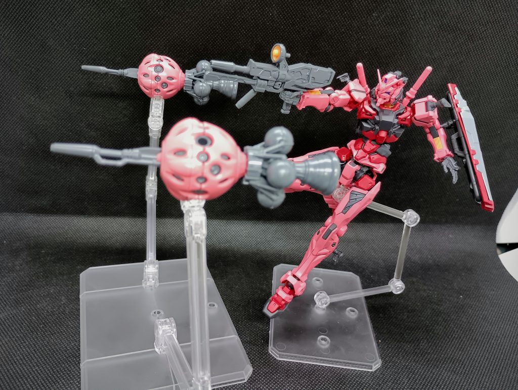 ビットを使う戦法かっこいいですねジオンに鹵獲され改造されたガンダムという設定とても良いと思います