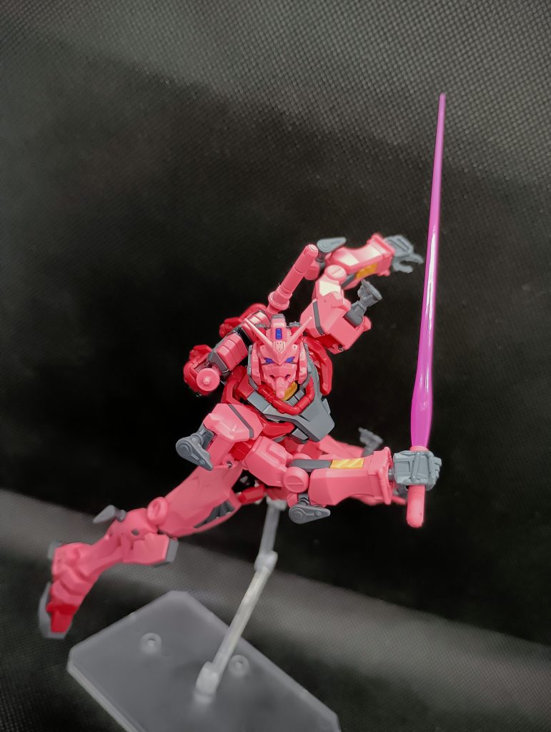 目標に向かって突撃するガンダムこの顔で迫ってこられたら悪魔だと錯覚するのも無理ない…&nbsp;