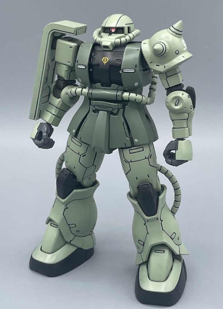 MS-06C ZAKUⅡ TYPE C&nbsp; しょっぱなですが、なんだ「C」って！？　懐古厨な私の中ではコイツは「ザク」なんですが、オリジン版は設定が複雑ですね🤔取説によれば、C型は比較的初期に生産されたタイプらしいです。