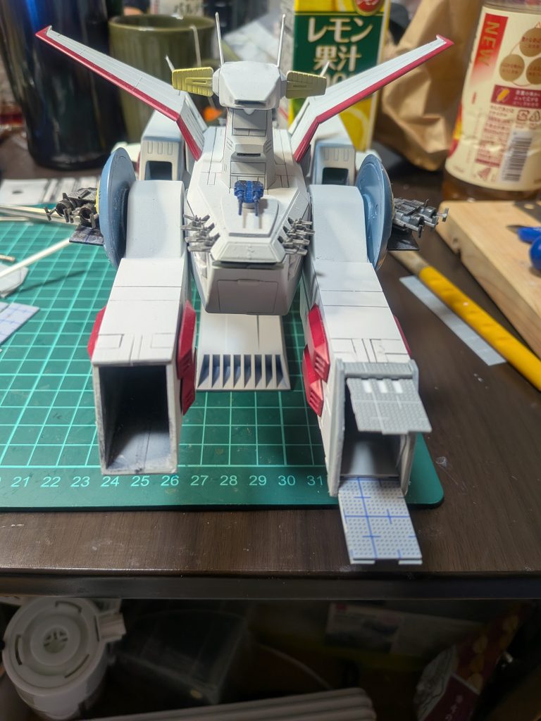 主砲、メガ粒子砲、対空機銃は差替えとネオジム磁石で展開状態にも出来る様にしています。