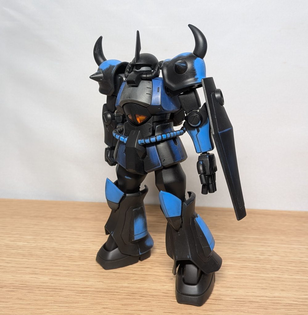 黒サフを吹いて合わせ目が消えていないところや傷を再度ヤスリがけ。