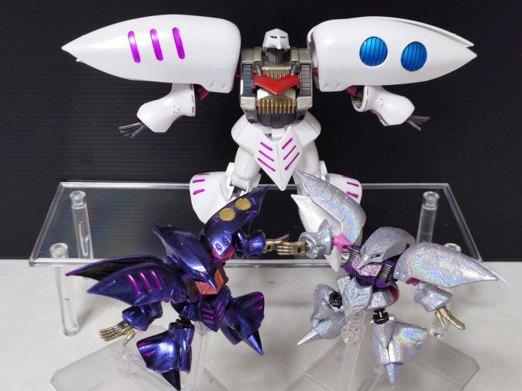 ホロシルバーバージョンとHGUC旧のキュベレイで並べてみる。