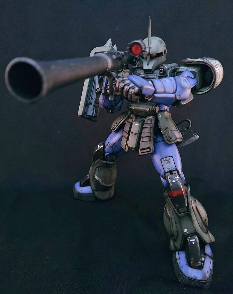 ザクバズーカ。今のキットは関節の改造しなくても自然にバズーカ構えるポーズとれるの凄いですよね。