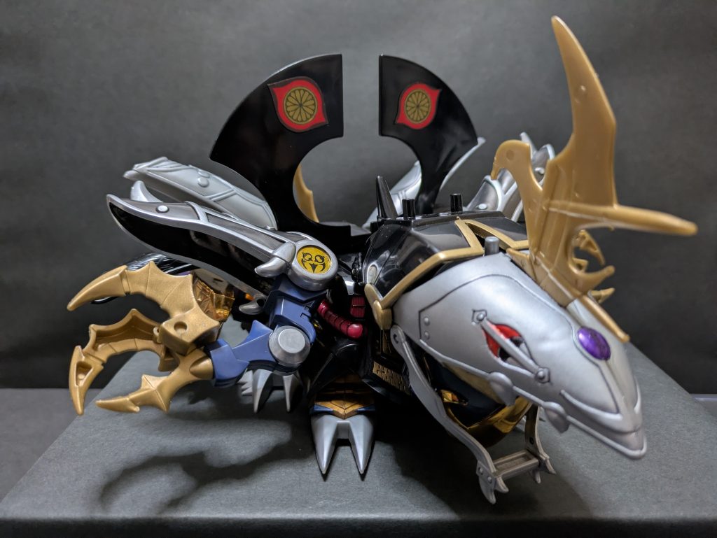 黒魔神闇皇帝黒魔神が自らの核を暗黒闇皇帝に同帰させた最終最凶形態。と言うよりは魔大帝から分裂した分霊体としての本来の姿である。分体によってこれまで制限されていたすべての魔霊気を解き放つ事が可能となり、破壊の限りを尽くす邪神本来の凶暴性も取り戻す。実体化しているため物理的な攻撃は可能になるが、時空を操る事で攻撃自体を異次元に飛ばす特質な防御力を持ち、恐るべき再生能力も健在である。