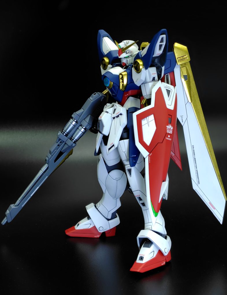 腰の入ったS字立ちができるよう、腰部リアアーマーの取り付け位置・角度を調整して太ももに干渉しないようにしています。腰の可動とかEGなのにめっちゃ曲がる…素敵やん…