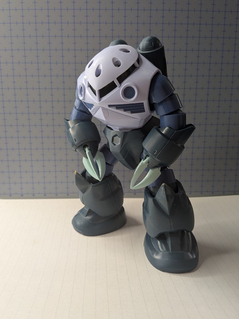 塗装前の状態。全身のモールドを彫り直したほか、段差部分の下段をマジ・スクで削り込み、一段落とすことで装甲の重なりを強調してみました。工作精度にも改善の余地ありですね。