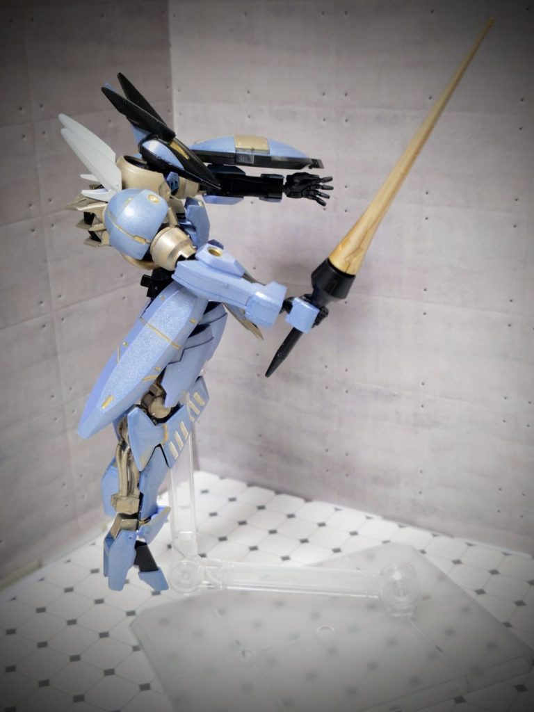 実はカラーリングのモチーフは最初はANUBISのジェフティだったんですけど、塗ってみたらそんでもなかったのでオリカラということでw金の墨入れはどうしてもんか悩んで、リアルタッチマーカーのゴールドでやったら結構いい色になりました。