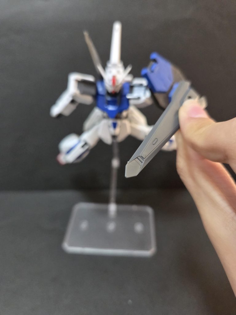 ソードドラグーン、射出！この機体最大の特徴、ソードドラグーン。ビームなどは搭載しておらず、単純な物量と速度で敵機を貫く。という設定です。