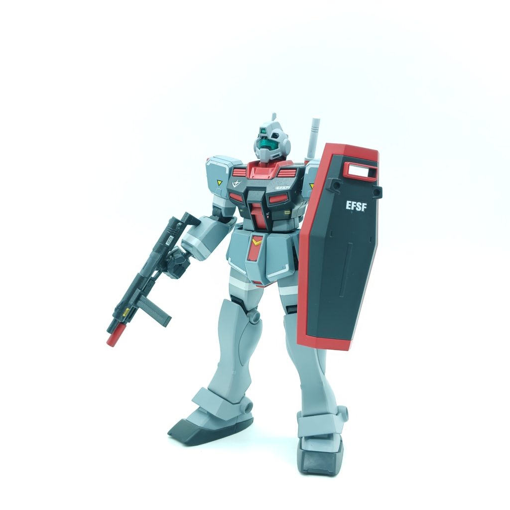 合わせ目消しとその際にひび割れてしまったところをパテで隠し塗装した以外は、水転写デカールを貼っているだけのほぼストレート組みです。白の識別帯はマスキングでの塗装です。