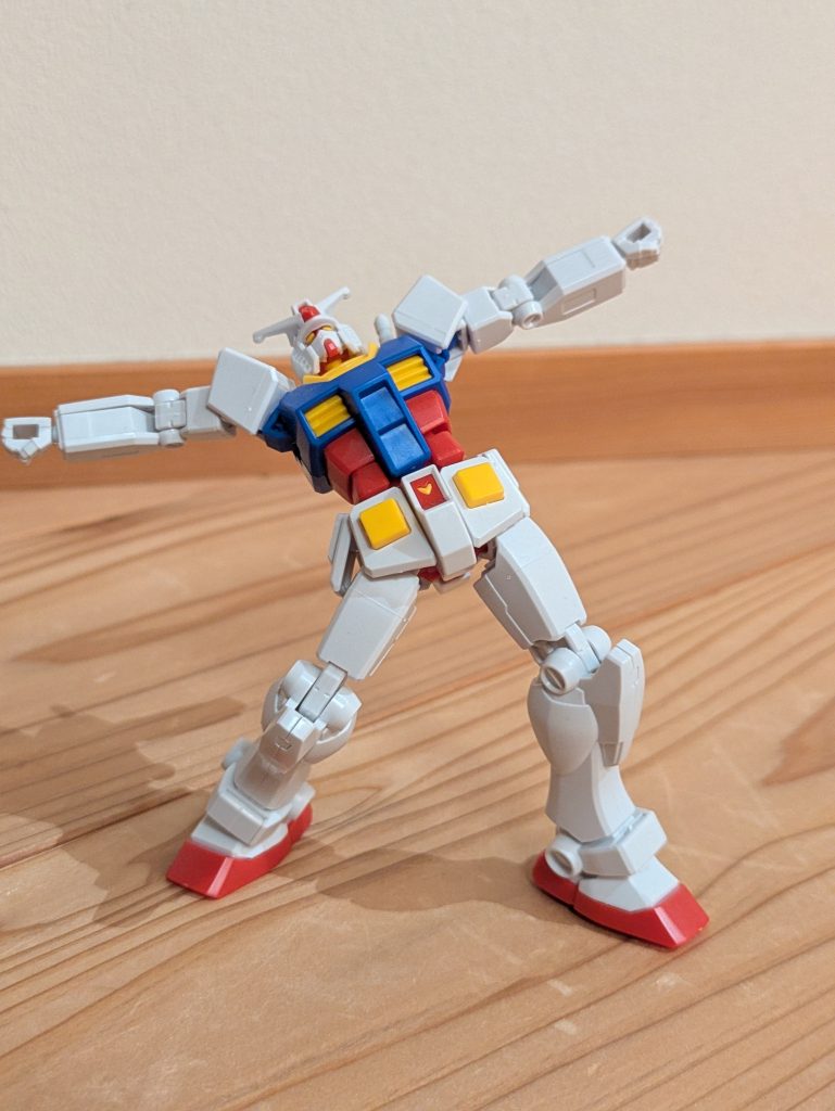 このガンプラはバランスがなぜかいい。あと、シールもなくてニッパーもいらなかったー武装はないです。