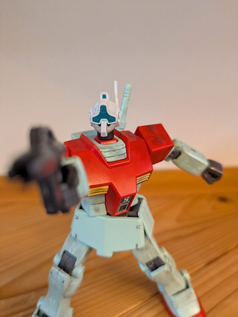 ピュンー！（ビームスプレーを撃つ）自分　すみませんでしたああああ