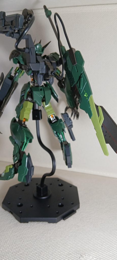 テイルブレードですが、身長が高くなったのに合わせて１cm程延長してみました。しかしこのテイルブレード、劇中でも凶悪なまでの破壊力でしたねぇ……。まさにデスメタルです😱