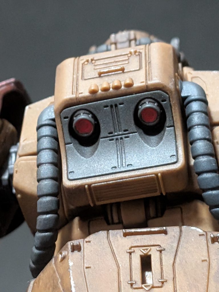 バーニア内部は水性アクリルマーカーのメカレッドで塗装しました。