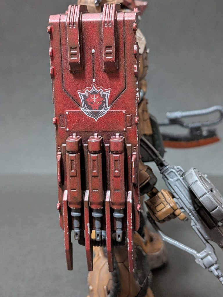 シールドはメタリックレッド、シールドガンはMSファントムグレーで塗装しました。