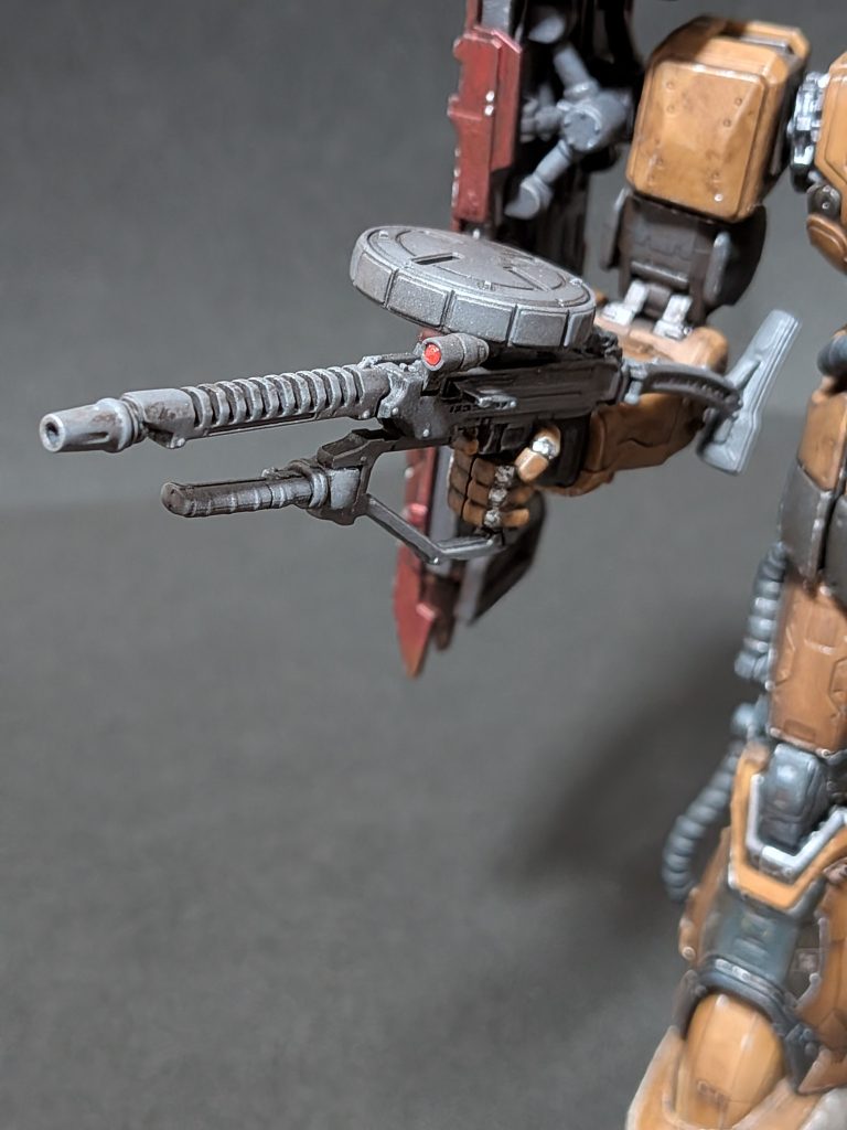 ザク・マシンガンはジャーマングレーで塗装しセンサーは30MMの3Dメタリックシール貼りました。ついでにシルバーでドライブラシかけてます。