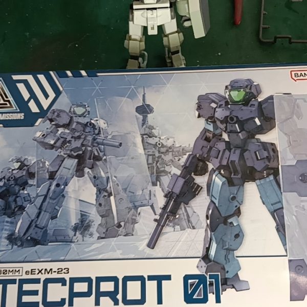 今回は、デミトレーナーをベースにテックプロトを使って、「もしも俺がデミトレーナーを使ったら」というテーマでやっていきたいと思います！！ミリタリー風にします！！（2枚目）