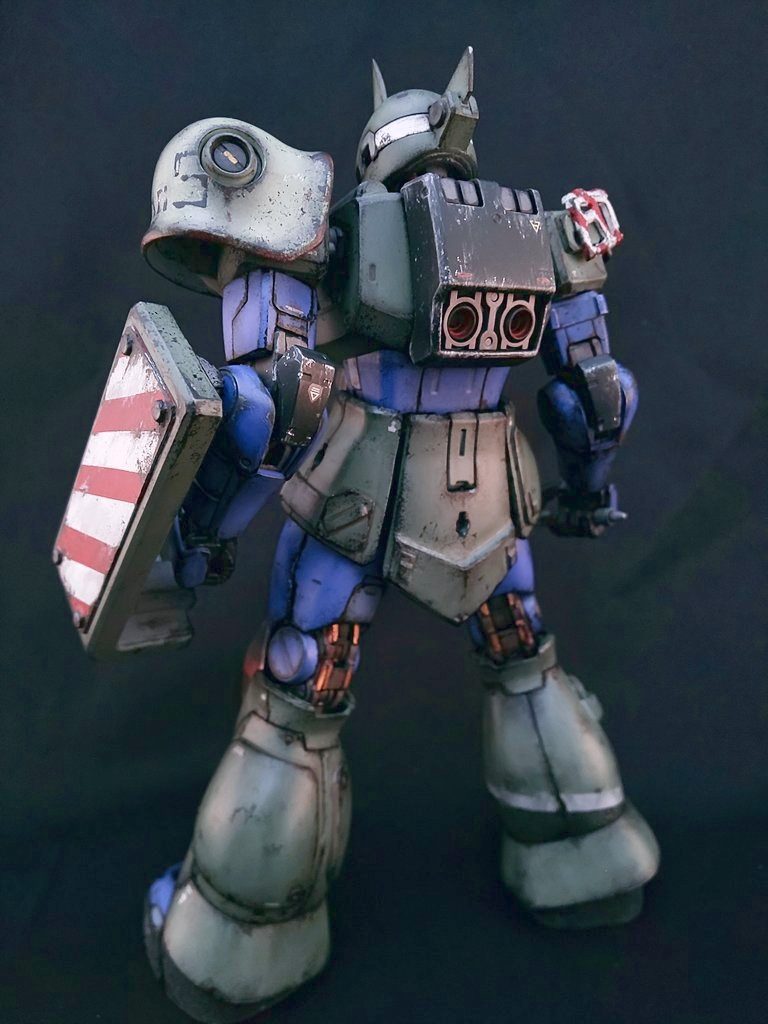 後ろからもう一枚。右肩のシールドは取り外して持たせることができます。&nbsp;