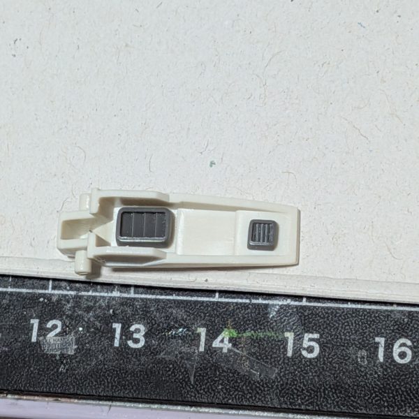 今回はHGRバスターガンダム製作します。とりあえず全パーツ切り落として仕切りケースにそれぞれ入れて順次ゲート処理、合わせ目消し、後ハメ加工、塗装していきます。ついでに11日に行きつけの個人模型店で購入したガロードの嫁ことティファのプラモ無事購入できてこのティファも一応、水着ver.まで作る予定ですが先に蛇女のメルティーナをやらなければ;1/20(火)バスターガンダムの合わせ目消しは武器以外完了し装甲にペタペタ市販パーツつけてる最中… 肩の裏側の製造過程で出る薄い◯モールド消すの面倒だからここも市販パーツ接着予定です。なんとか肩アーマー後ろのダクトに市販パーツ入りガンランチャーに平棒使ってペタペタ貼り付けてみました。 (4枚目)