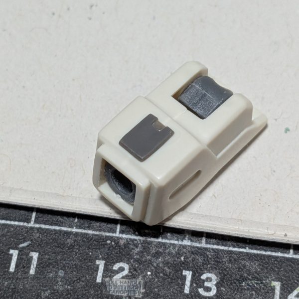 今回はHGRバスターガンダム製作します。とりあえず全パーツ切り落として仕切りケースにそれぞれ入れて順次ゲート処理、合わせ目消し、後ハメ加工、塗装していきます。ついでに11日に行きつけの個人模型店で購入したガロードの嫁ことティファのプラモ無事購入できてこのティファも一応、水着ver.まで作る予定ですが先に蛇女のメルティーナをやらなければ;1/20(火)バスターガンダムの合わせ目消しは武器以外完了し装甲にペタペタ市販パーツつけてる最中… 肩の裏側の製造過程で出る薄い◯モールド消すの面倒だからここも市販パーツ接着予定です。なんとか肩アーマー後ろのダクトに市販パーツ入りガンランチャーに平棒使ってペタペタ貼り付けてみました。 (5枚目)