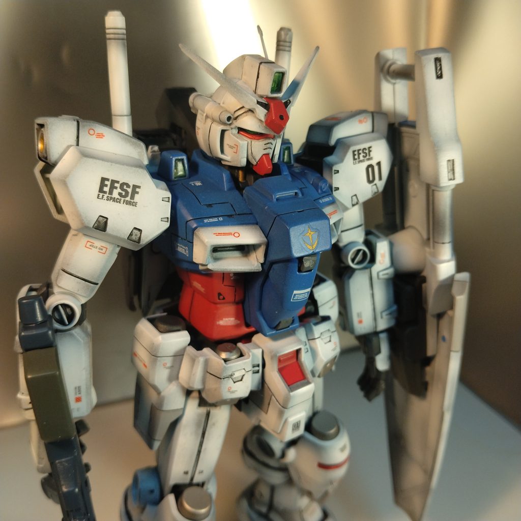 前から定番のスジ彫り入れてグラデーション塗装です！😀結局はカッコ良く見せるならポーズつけるのですが！作品を見てもらいたいと思ったら直立してる物が一番だと思うんです！😄