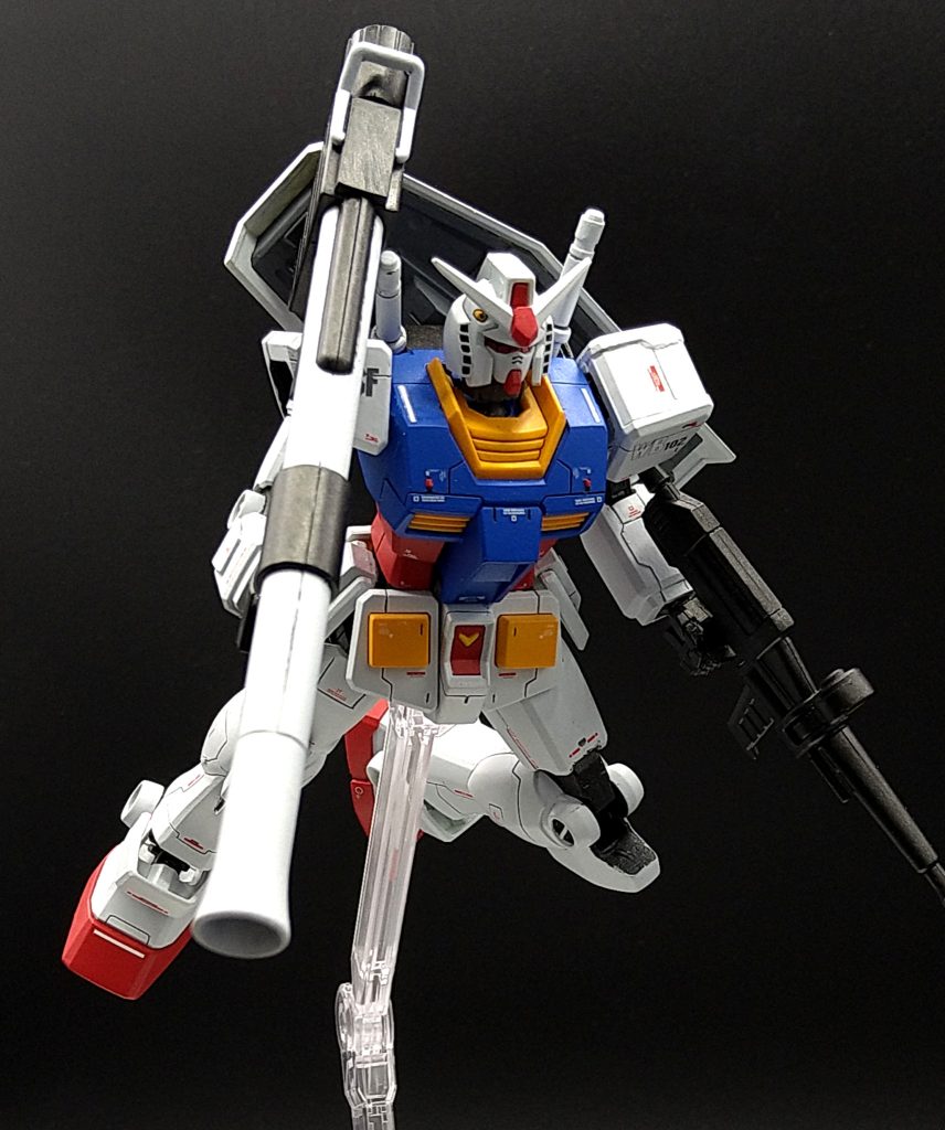 バズーカはHGUCのものを使用。合わせ目が目立っちゃってますね…