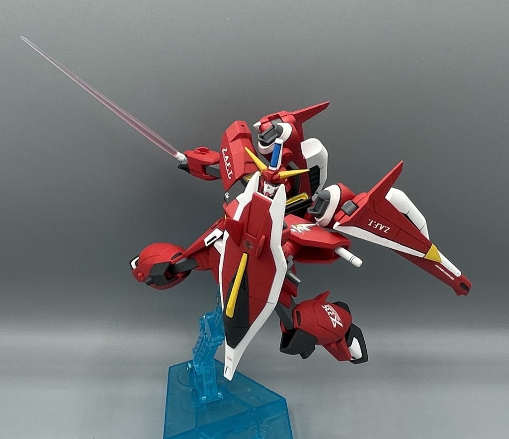 　VSフリーダムでボッコボコにされるセイバー。アスランにはセイバーでDESTINYを完走して欲しかったなーという思いが今でもあります(^^;笑　レジェンドがリメイクされた今、「次はセイバーだ♪♪」と心躍りましたが、ハイネグフでしたね。それはそれで嬉しいですが(^^)　私は大好物ですけど、のっぺりフェイスマスクにずんぐり体型は、今のHGCE達と並べると厳しいので、是非HGCE化を！！いつまでも待っています(>_<)　最後までご覧いただき、ありがとうございました(≧▽≦)✨