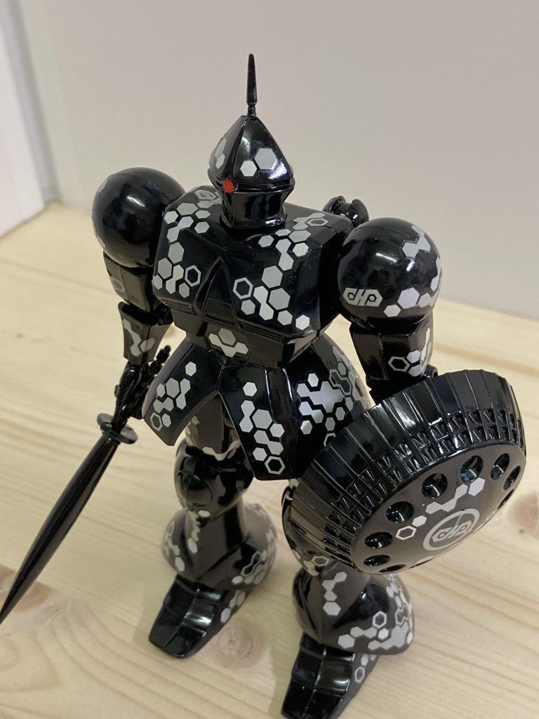 剣を持つ手をより自然に見せたかったので、保管していた余剰パーツを漁り、RGエヴァの持ち手(プログレナイフ用)を移植しました。