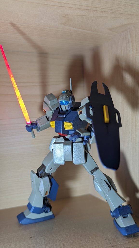 おでこの部分の色分けは塗り忘れビームサーベルは蛍光ピンク塗ってます