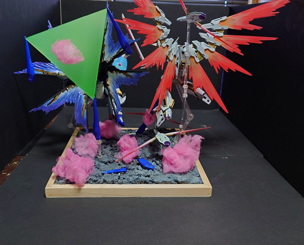 裏面裏面には今回初めてドラグーンを使用したバリアを使っていたのでつけてみました。ただ支えがドラグーンの先端しかないので少しでも負荷が掛かると折れてしまうのでもう少し考えて作るべきだと反省してます。&nbsp;&nbsp;今回はGBWC13ｔｈに応募した作品を投稿しましたが結果なんですけど一次予選を通らずに敗退となってしまいました。今年も開催されるとは思うので今年こそ一次予選を突破できるように頑張りたいと思います。最後になりますがご覧の皆様今年もよろしくお願いします。&nbsp;&nbsp;ご覧いただきありがとうございました。