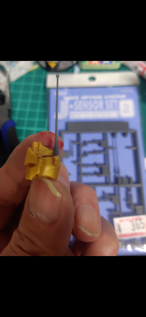 アンテナは別パーツを使用