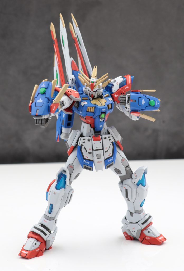 武器は頭部バルカンと手の甲のクローのみ。あとは格闘！