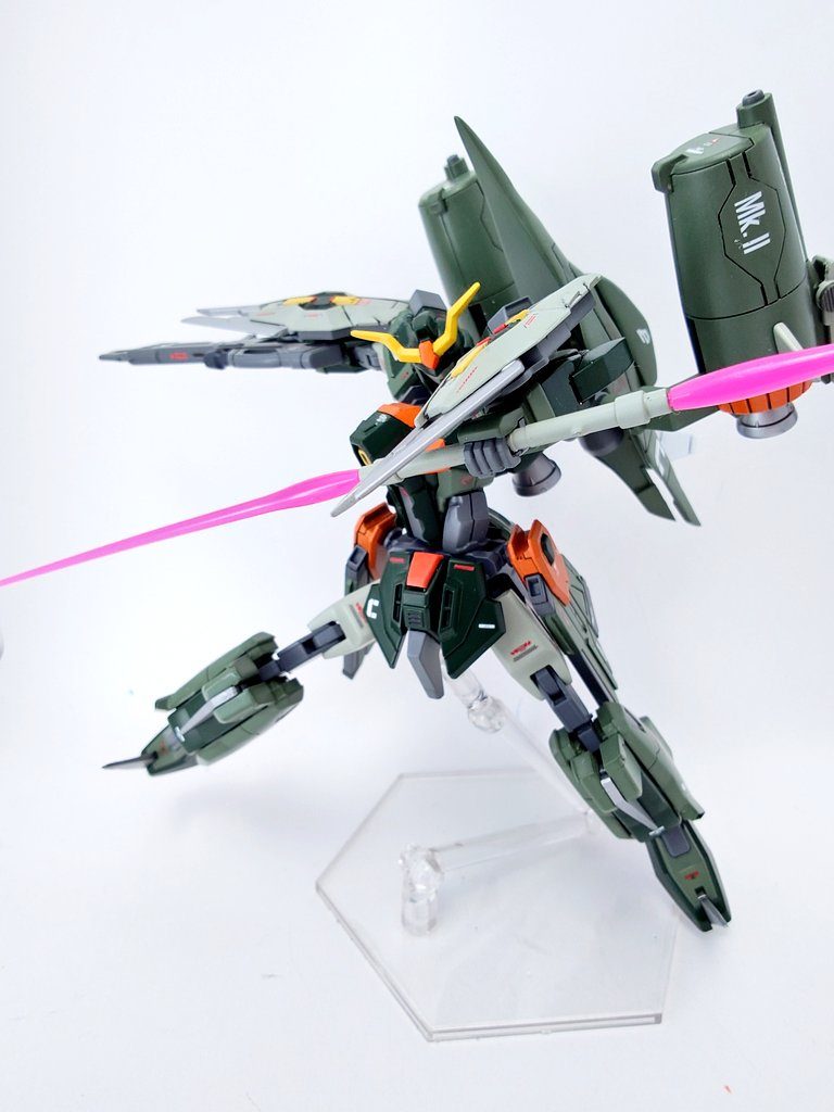 ビームサーベルレールガン上部に1本ずつ装備されているサーベル。フリーダム、ジャスティス同様2本を連結使用出来る