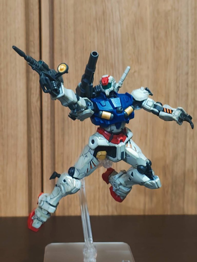 ビーム・ライフル。あまり気合の入ったポーズだとセイラさんっぽくないかなと思い、両手を開き気味にして雰囲気を調整。それっぽくなってるかな？