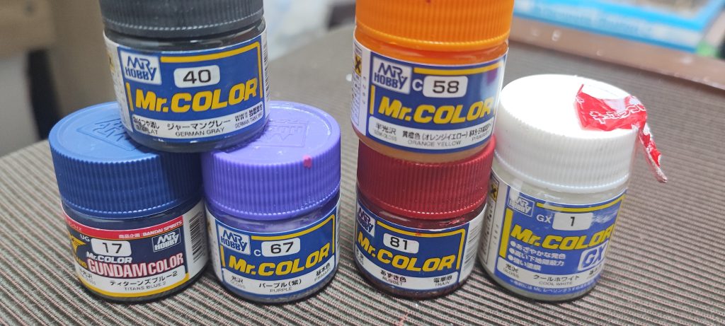 灰色サフに調色した色で塗装しつや消し説明書に書いてる割合に近い混ぜ方です