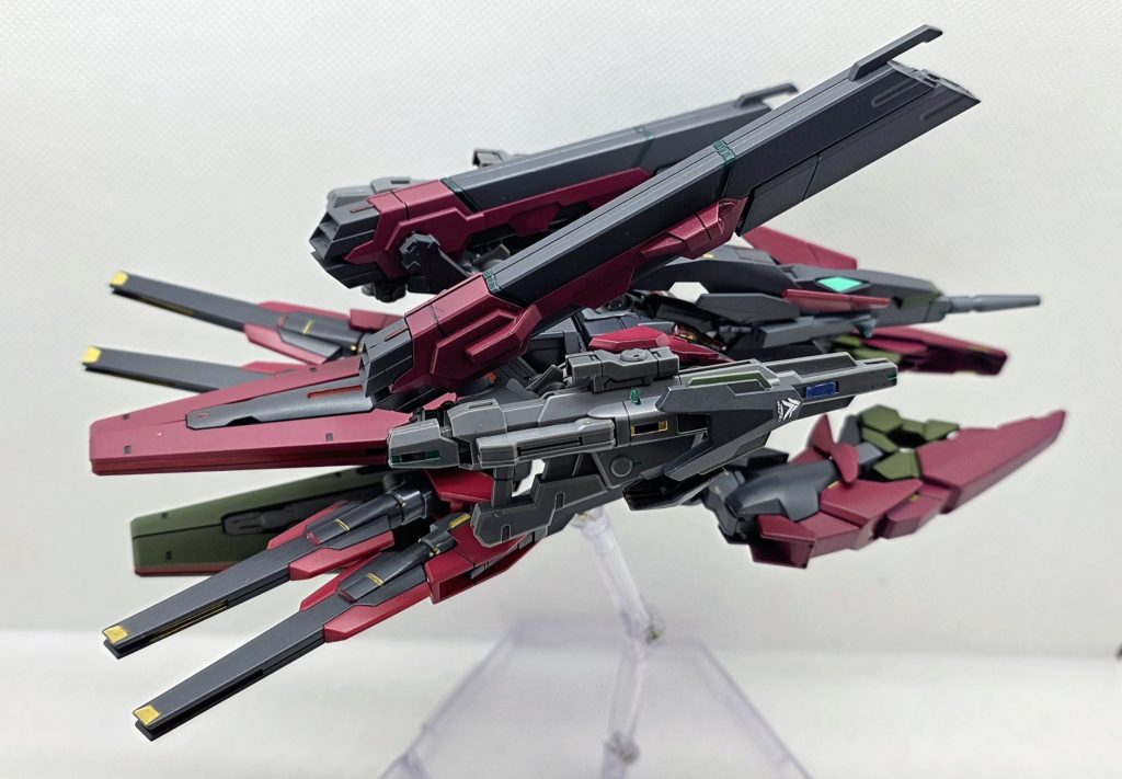 MAへの変形機能やGUND-ARMを前提とした運用のため常にスコア3を維持していますが、アレイキャノンに機能追加された前作のエリミネスタと同様GUN-DLIVEと補助AIによってパイロットの負荷は最低限になっています。