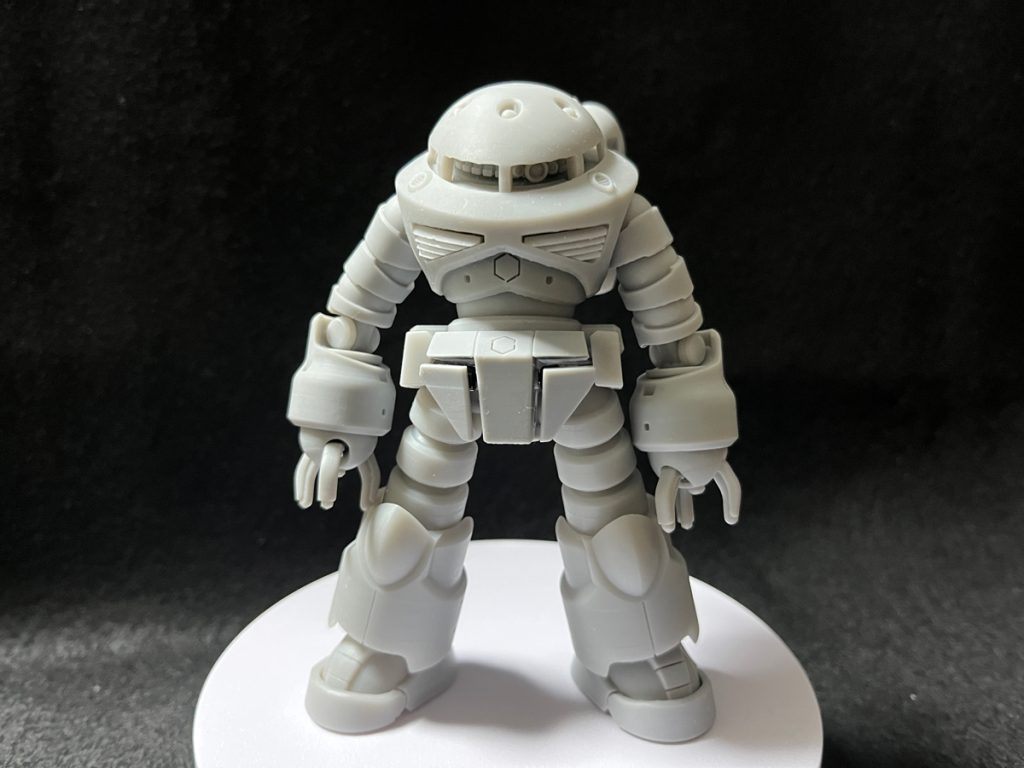 ●ディテール水中戦用の軟体生物を想起させる多関節の構造で、設定画もヒトデ風異形だが、劇中作画では地に足の着いた重モビルスーツ感で単純にカッコイイ。Ver.Ka設定画もあるものの旧設定画準拠である為に個人的には残念。センチネル企画にも登場しない為独自挑戦を決意。珍しく今回は劇中イメージ準拠。色々と条件の多い開発・機体であり、流行りの方向で潜水艦を模した物が主流だが、ただ現実の潜水艦は、多人数搭乗の必要性があるとはいえ50ｍ以上が主流。20メートル弱の機体に他のMS同様機構と併せ潜水艦的構造・運用を求めるのは厳しい。イメージと現実の乖離である。当方ではこのMSに求められる現実的戦術・機能から逆算し、遠洋航海機能は無用、近距離行動の工作・戦闘特化「潜水艇」と設定。&nbsp;