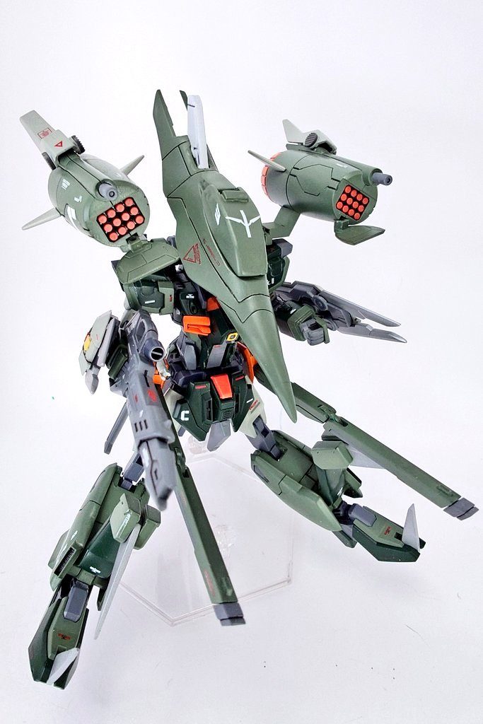 MA形態変形機能はそのまま引き継がれ、高機動を誇る変更点は火力アップ、機動兵装ポッドを重力下でも使用可能となる事搭乗パイロットがナチュラルでドラグーン武装が使えないことを考慮した改良