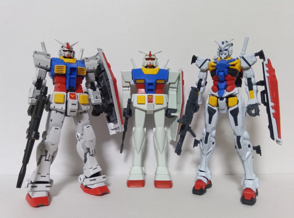 今週やっとRGガンダム2.0と白いガンダムが買えたので