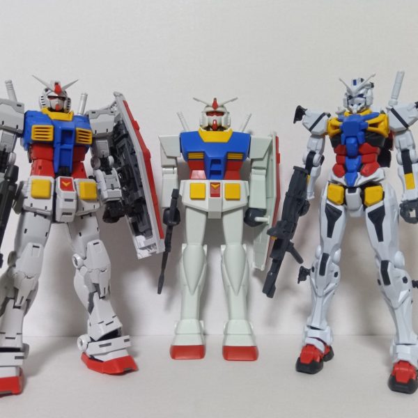 今週やっとRGガンダム2.0と白いガンダムが買えたので