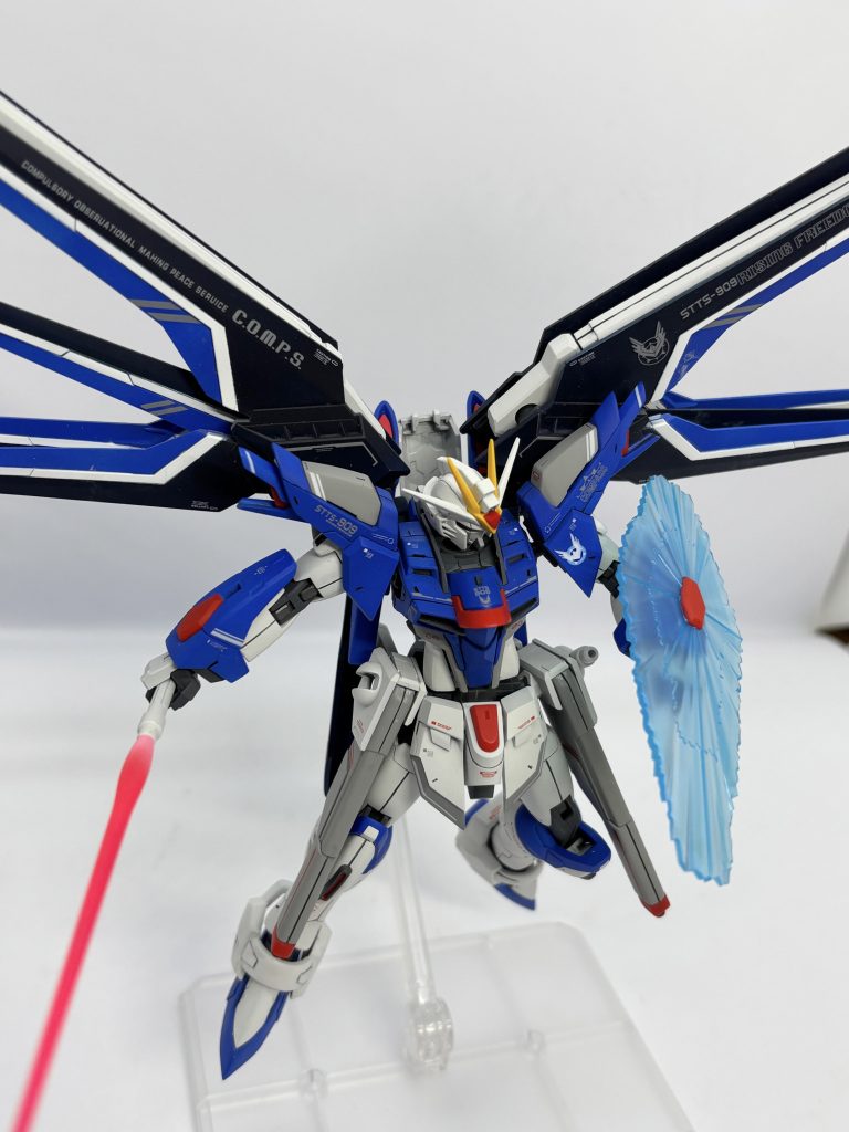 ビームサーベルは蛍光ピンクとホワイトのグラデーション塗装です。