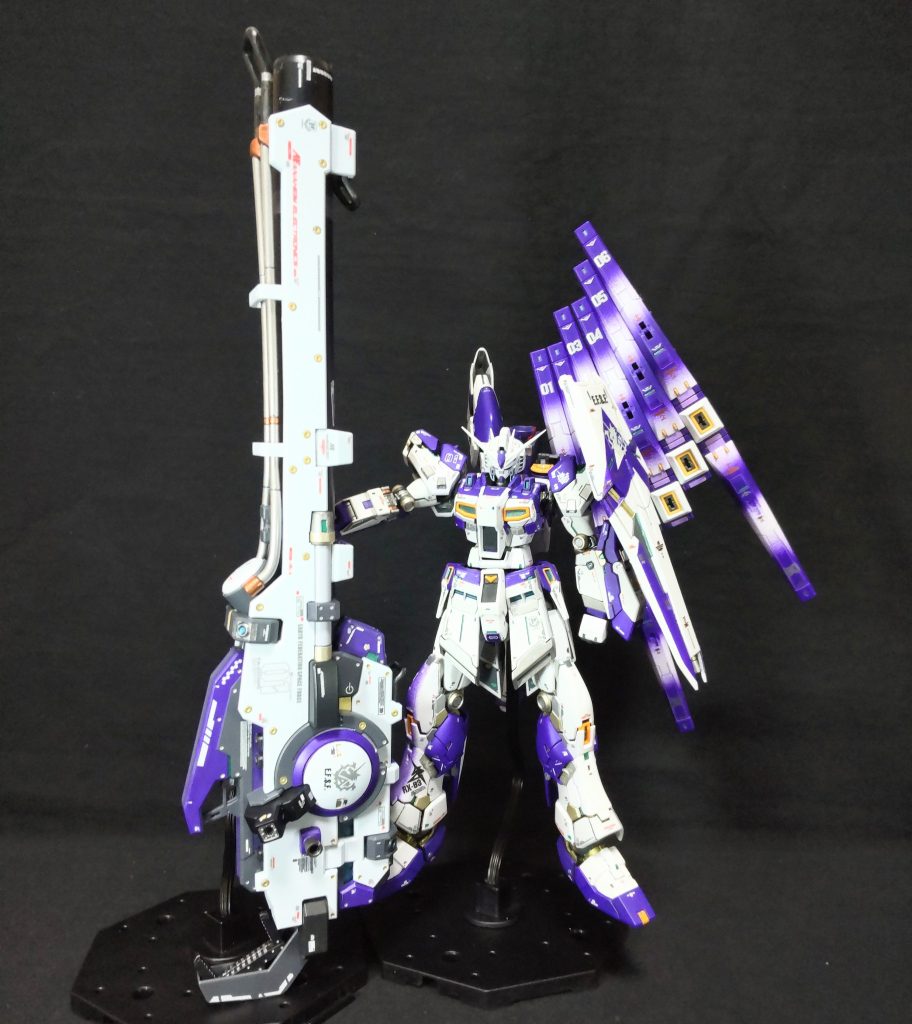 ハイパー・メガ・バズーカ・ランチャー(プレバン)を持って撮影。担がせません😆。最後まで見て頂きありがとうございました。今年も「なんか変わったことやってんな」と思って頂けるよう頑張ります😁。本年もよろしくお願いいたします。